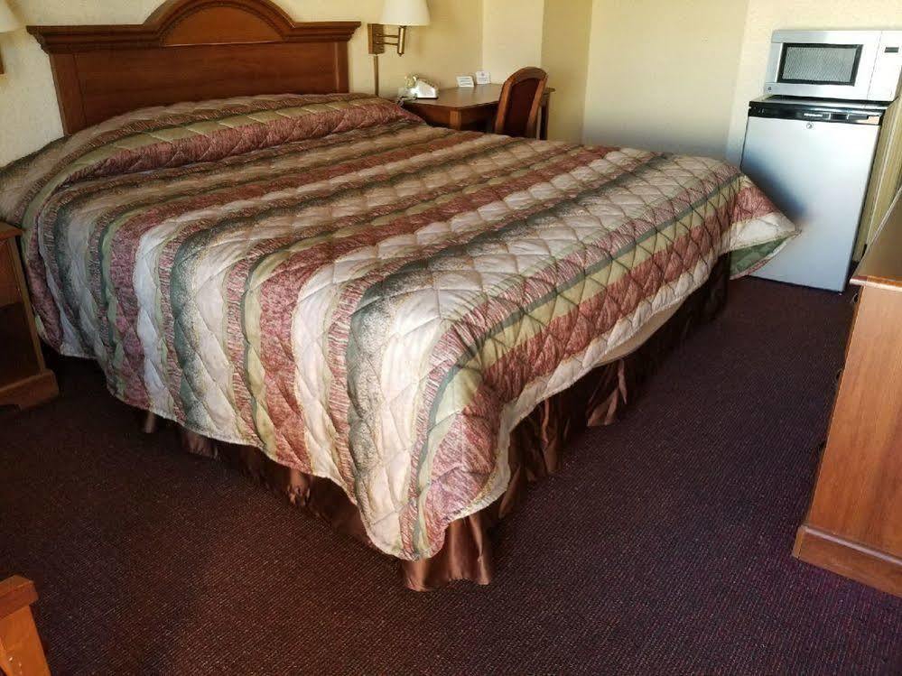 Shore Pointe Motor Lodge Of St Clair Shores 罗斯维尔 外观 照片